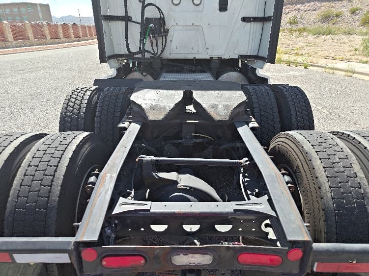 2022 International LT — photo 6