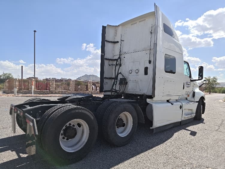 2022 International LT — photo 7