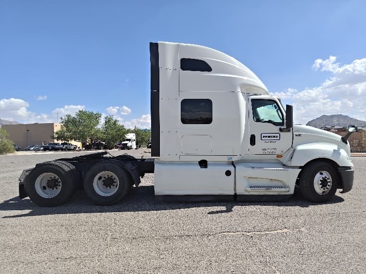 2022 International LT — photo 8