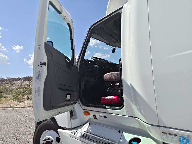 2022 International LT — photo 9