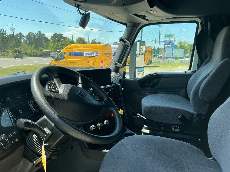 2022 International LT — photo 10