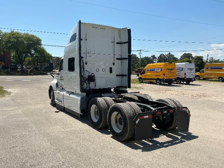 2022 International LT — photo 5