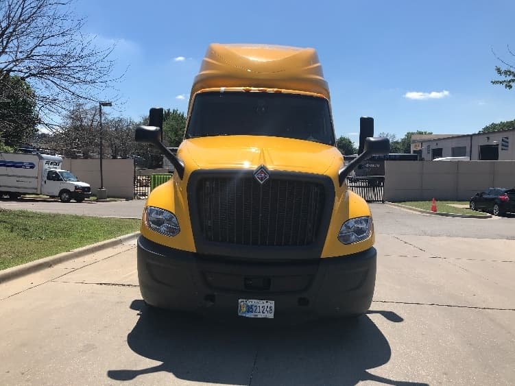 2022 International LT — photo 2