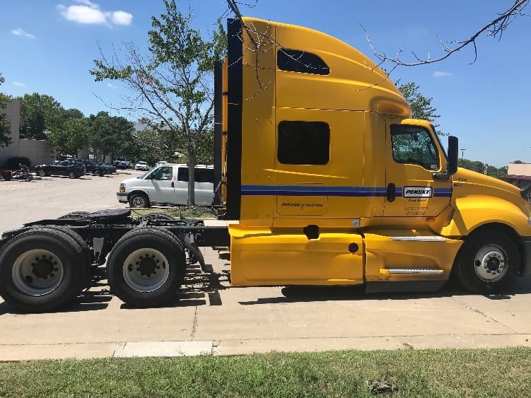 2022 International LT — photo 8