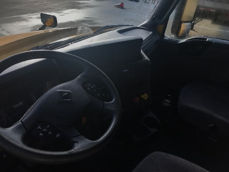 2022 International LT — photo 10