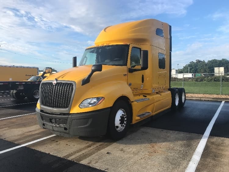 2022 International LT — photo 3