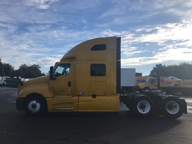 2022 International LT — photo 4