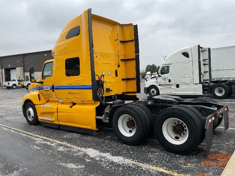 2022 International LT — photo 5