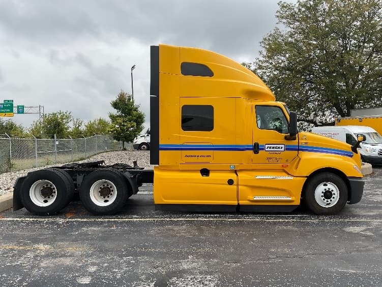 2022 International LT — photo 8