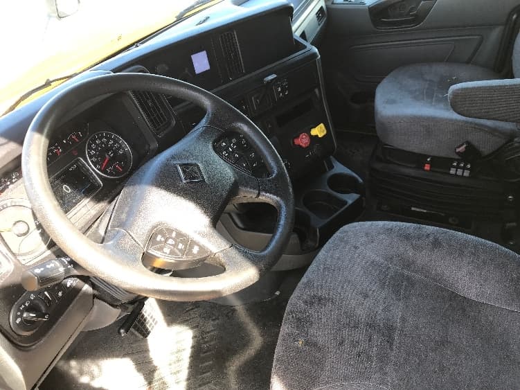 2022 International LT — photo 10