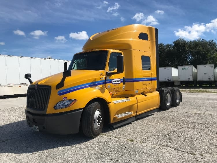 2022 International LT — photo 3