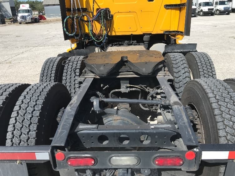 2022 International LT — photo 6