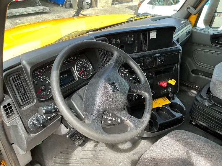 2022 International LT — photo 10