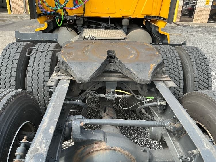 2022 International LT — photo 6