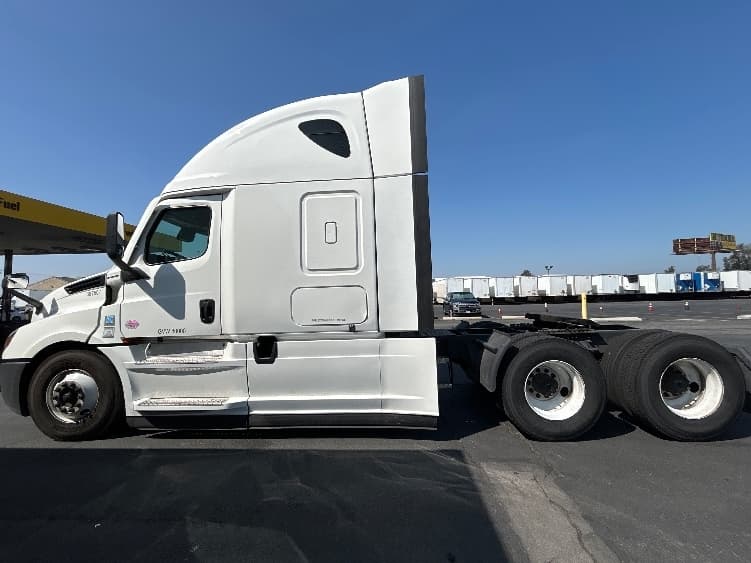 2021 Freightliner Cascadia — photo 4