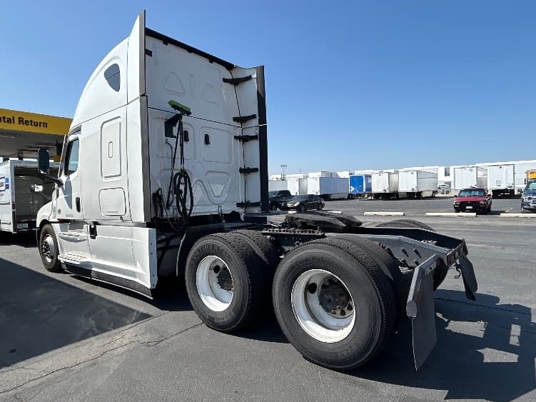 2021 Freightliner Cascadia — photo 5