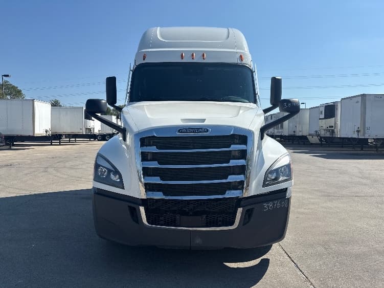 2021 Freightliner Cascadia — photo 2