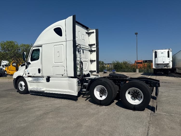 2021 Freightliner Cascadia — photo 5