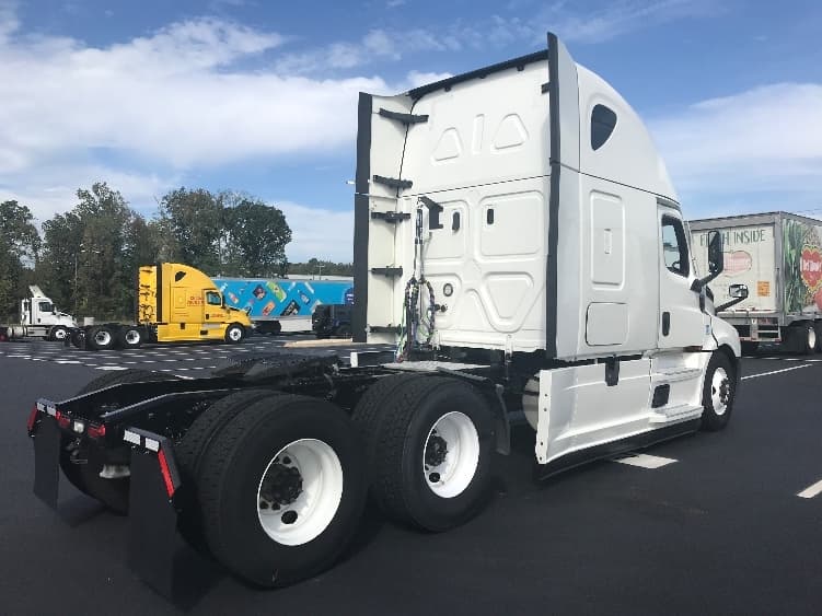 2021 Freightliner Cascadia — photo 7