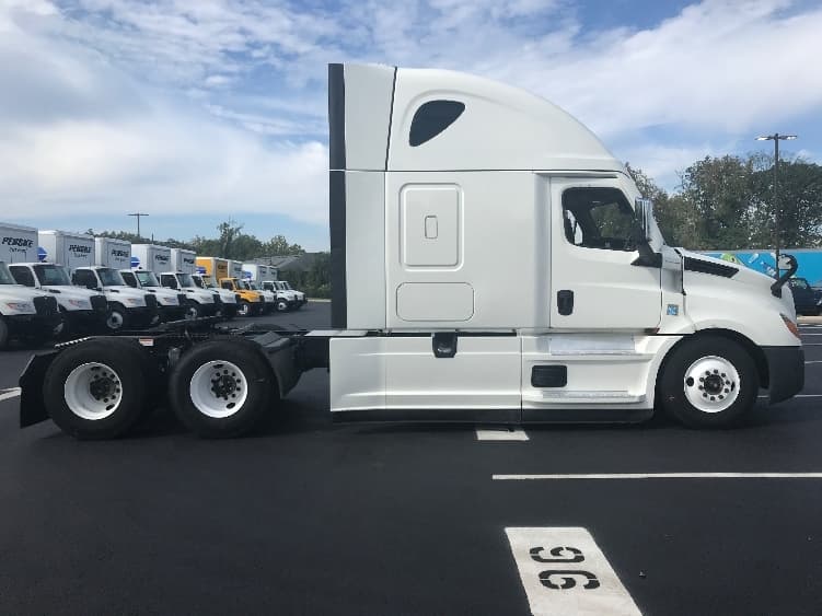 2021 Freightliner Cascadia — photo 8