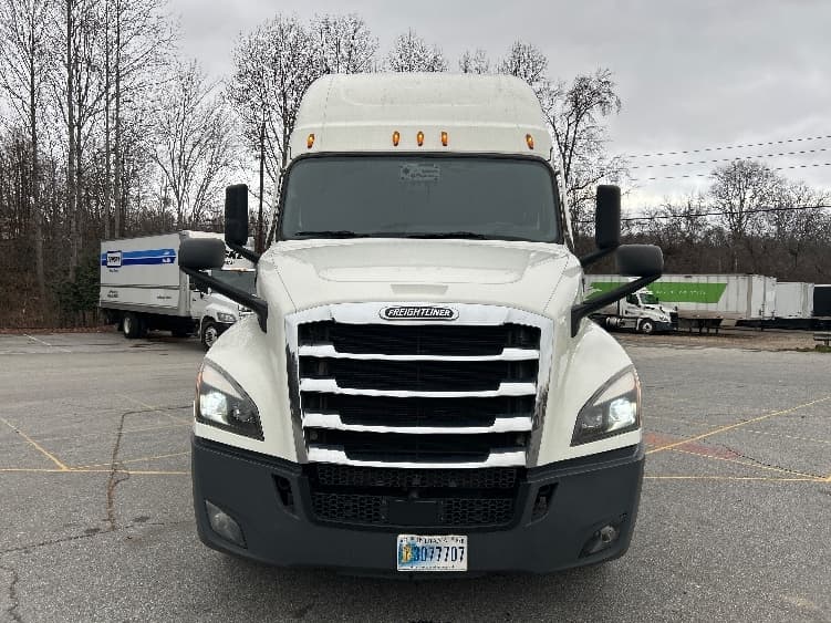 2021 Freightliner Cascadia — photo 2
