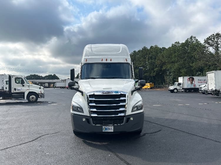 2021 Freightliner Cascadia — photo 2