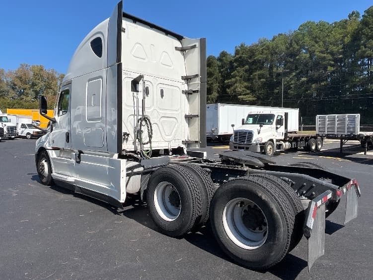 2021 Freightliner Cascadia — photo 5