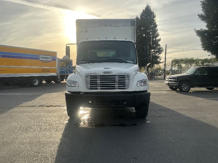 2021 Freightliner M2 106 — photo 2