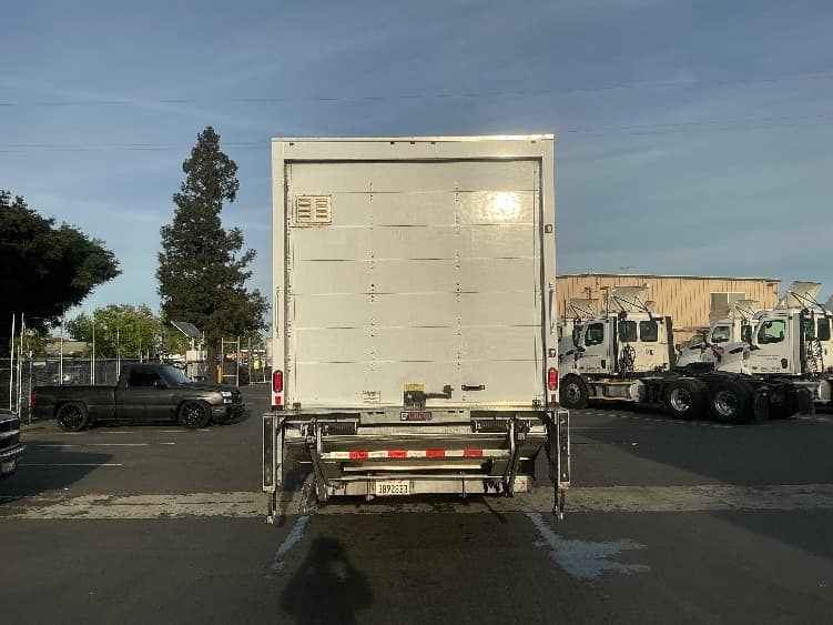 2021 Freightliner M2 106 — photo 7