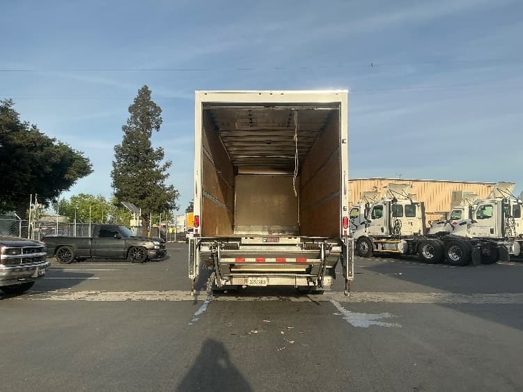 2021 Freightliner M2 106 — photo 8