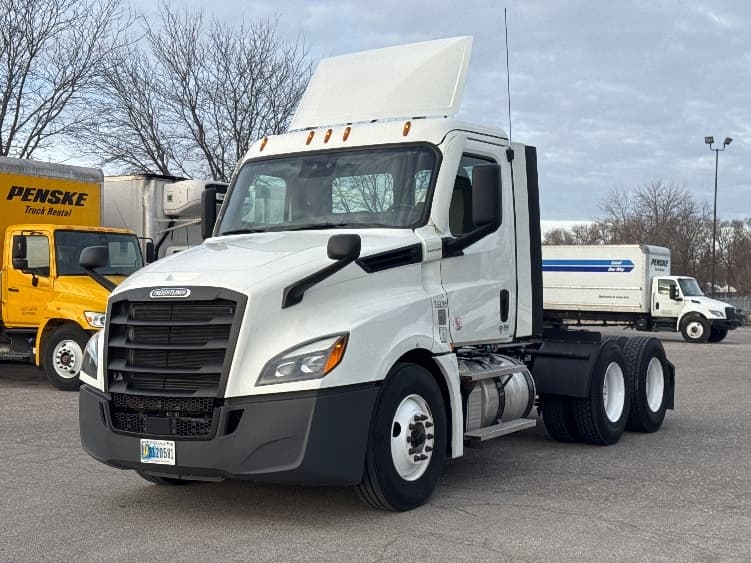 2022 Freightliner Cascadia — photo 3
