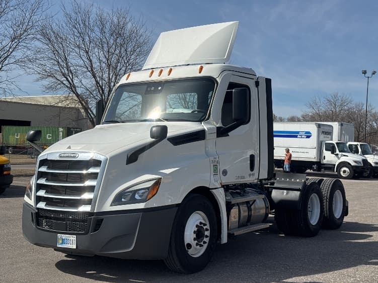 2022 Freightliner Cascadia — photo 3
