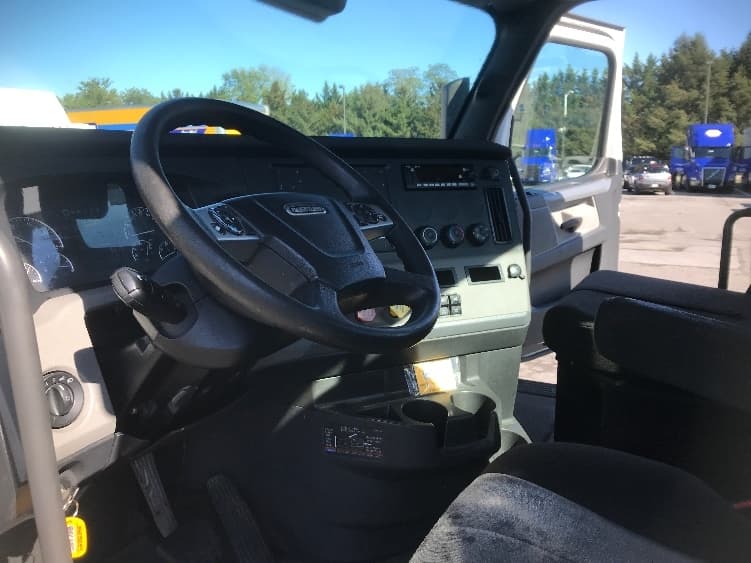 2022 Freightliner Cascadia — photo 10