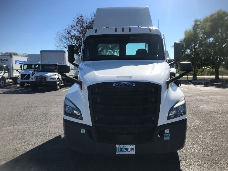 2022 Freightliner Cascadia — photo 2