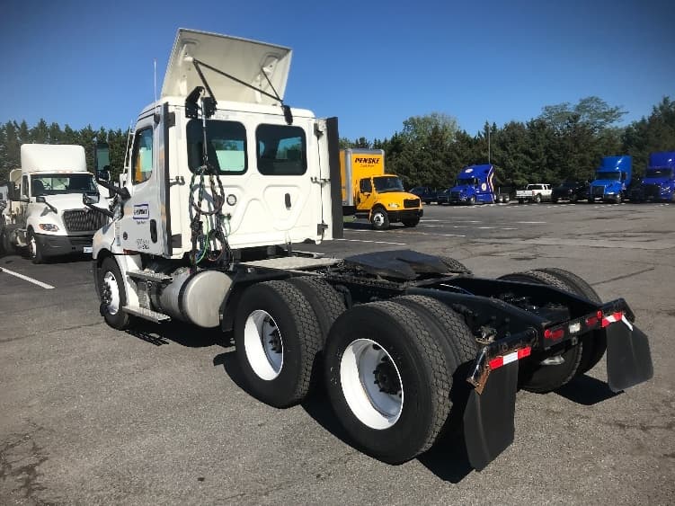 2022 Freightliner Cascadia — photo 5