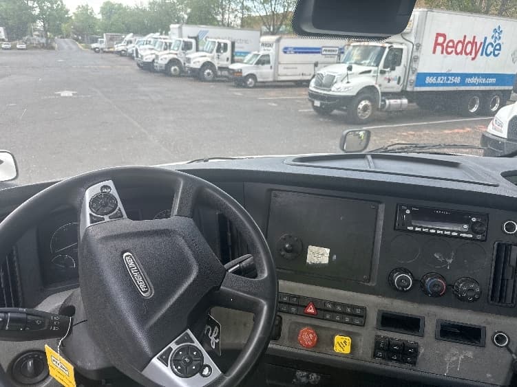 2022 Freightliner Cascadia — photo 10