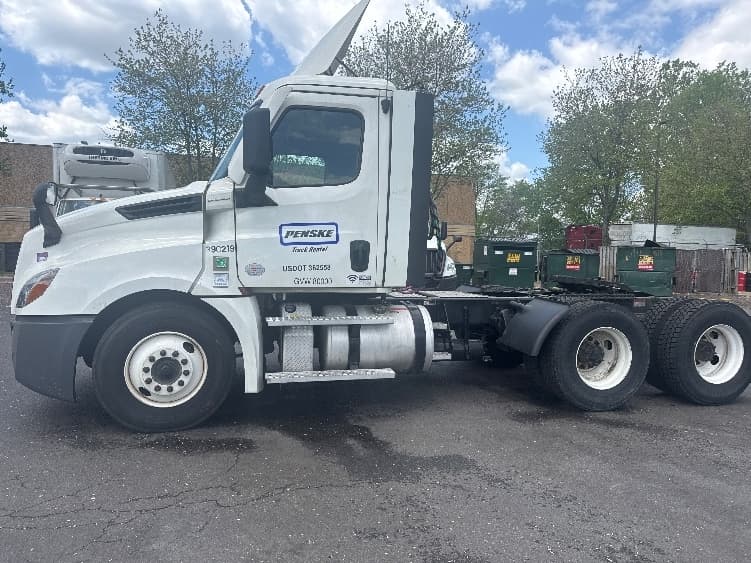2022 Freightliner Cascadia — photo 4