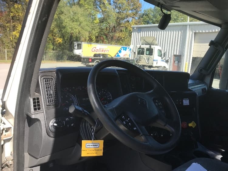 2022 International LT — photo 10