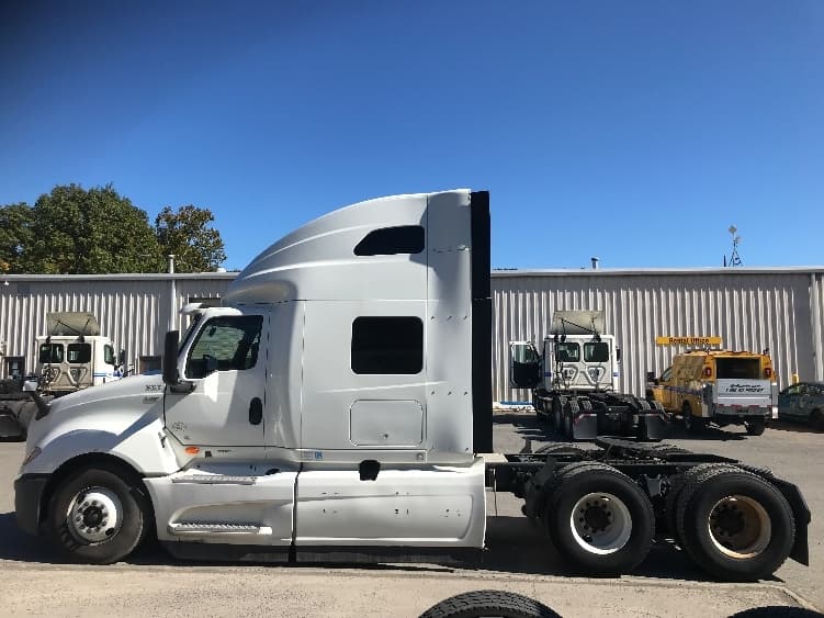 2022 International LT — photo 4