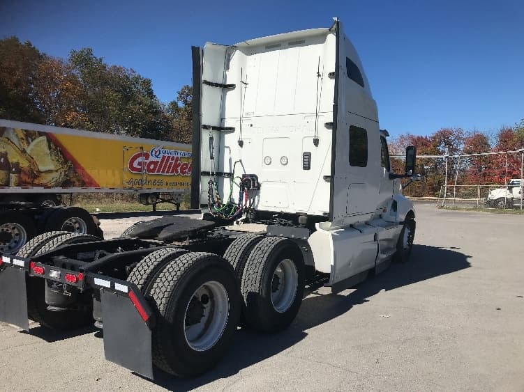 2022 International LT — photo 7