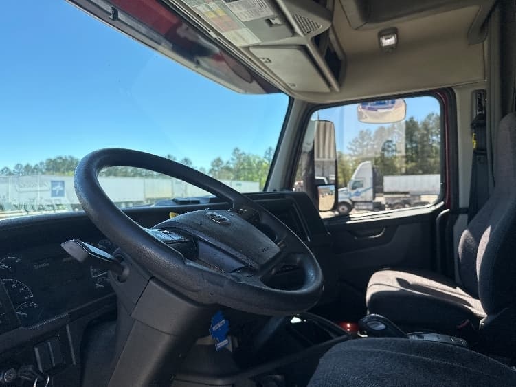 2021 Volvo VNL 760 — photo 10