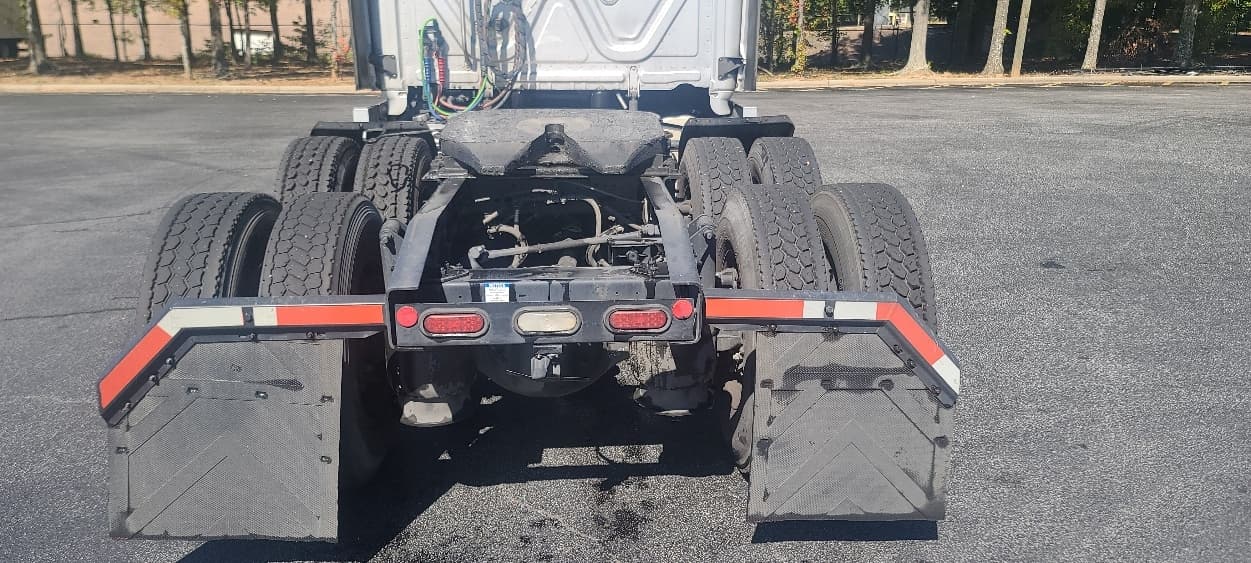 2021 Freightliner Cascadia — photo 6