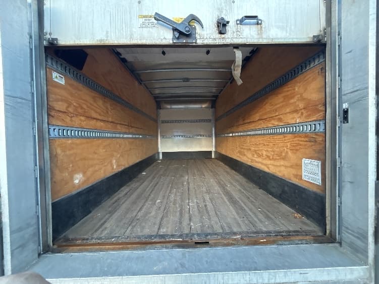 2021 Isuzu NQR — photo 8