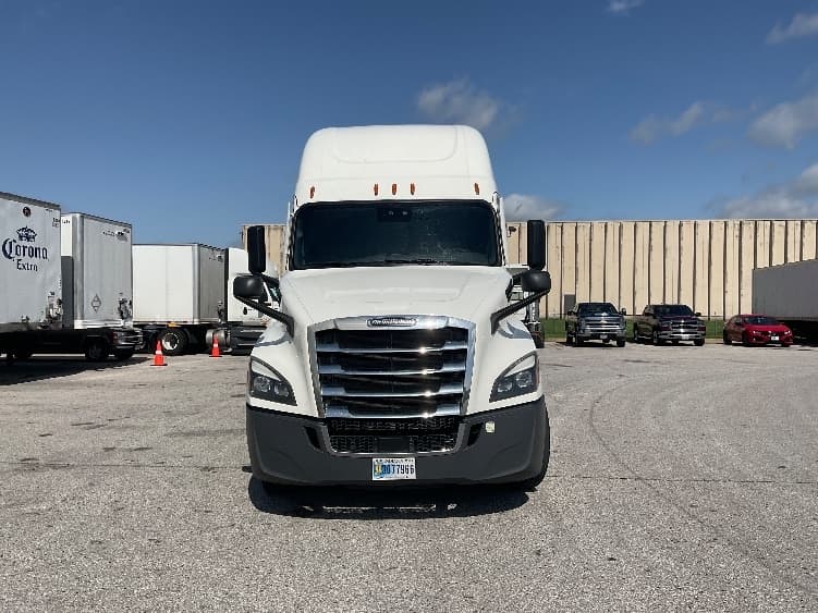 2021 Freightliner Cascadia — photo 2