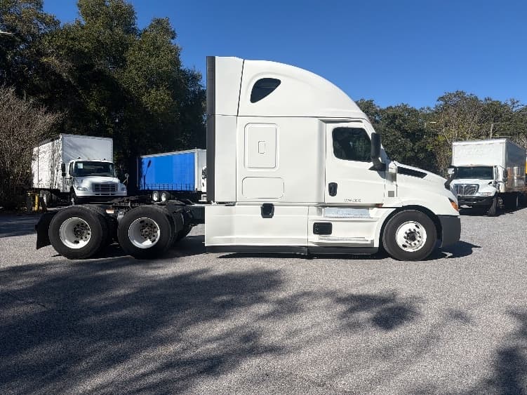 2022 Freightliner Cascadia — photo 7