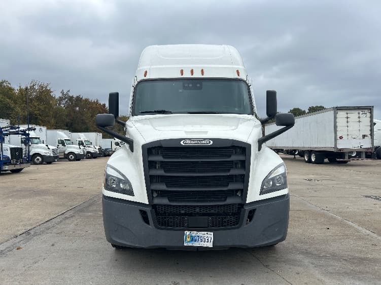 2022 Freightliner Cascadia — photo 2