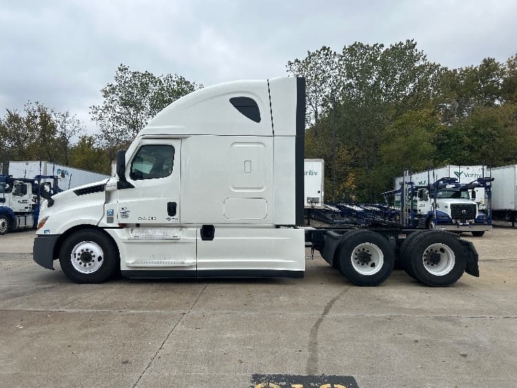 2022 Freightliner Cascadia — photo 4