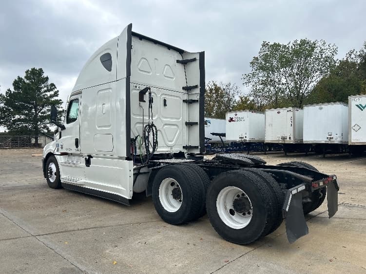2022 Freightliner Cascadia — photo 5