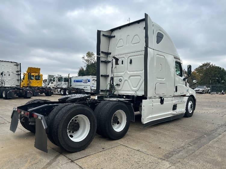 2022 Freightliner Cascadia — photo 7