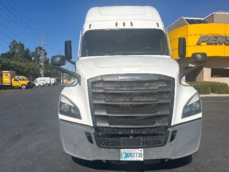 2022 Freightliner Cascadia — photo 2